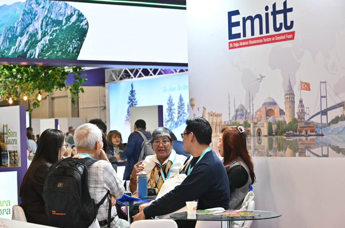 Tourism professionals from different countries in a business meeting at EMITT